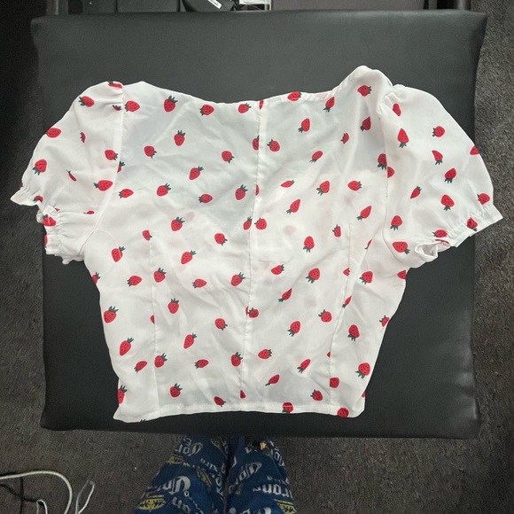 White strawberry crop top - Picture 2 of 4